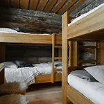 Olokolo2 - Atmospheric Log Villa, *